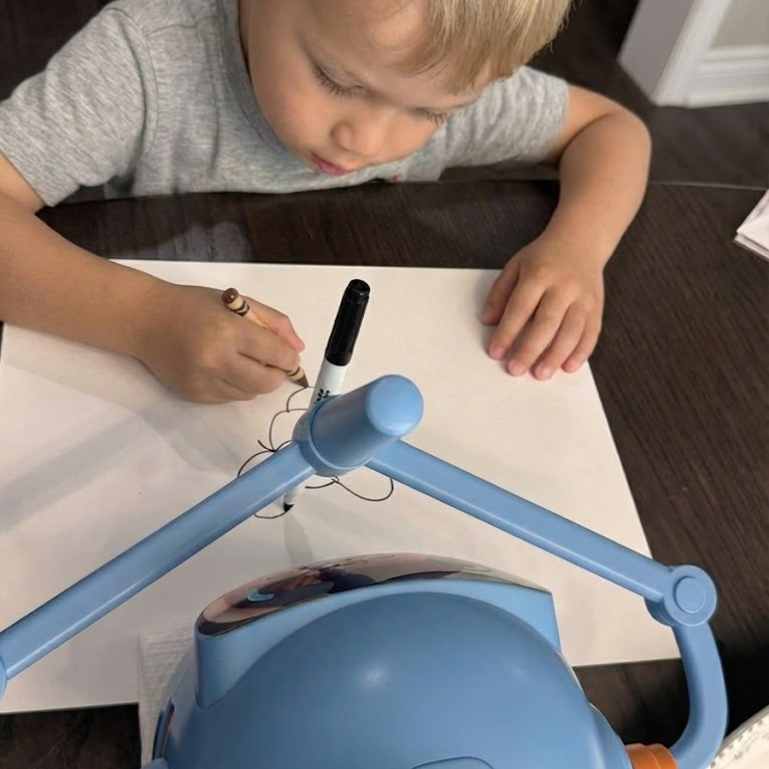 Pictobot – Le compagnon éducatif qui fait aimer le dessin