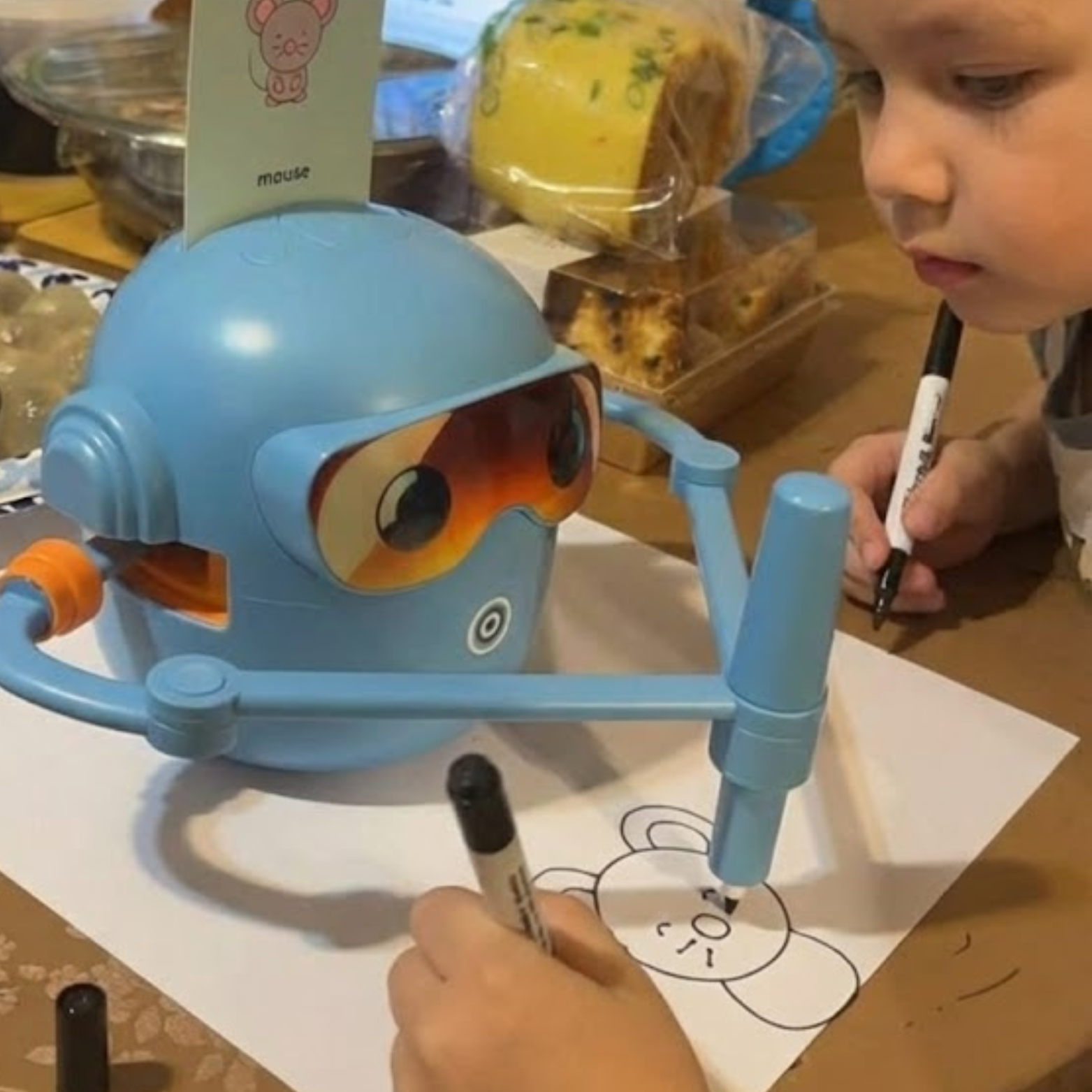 Pictobot – Le compagnon éducatif qui fait aimer le dessin